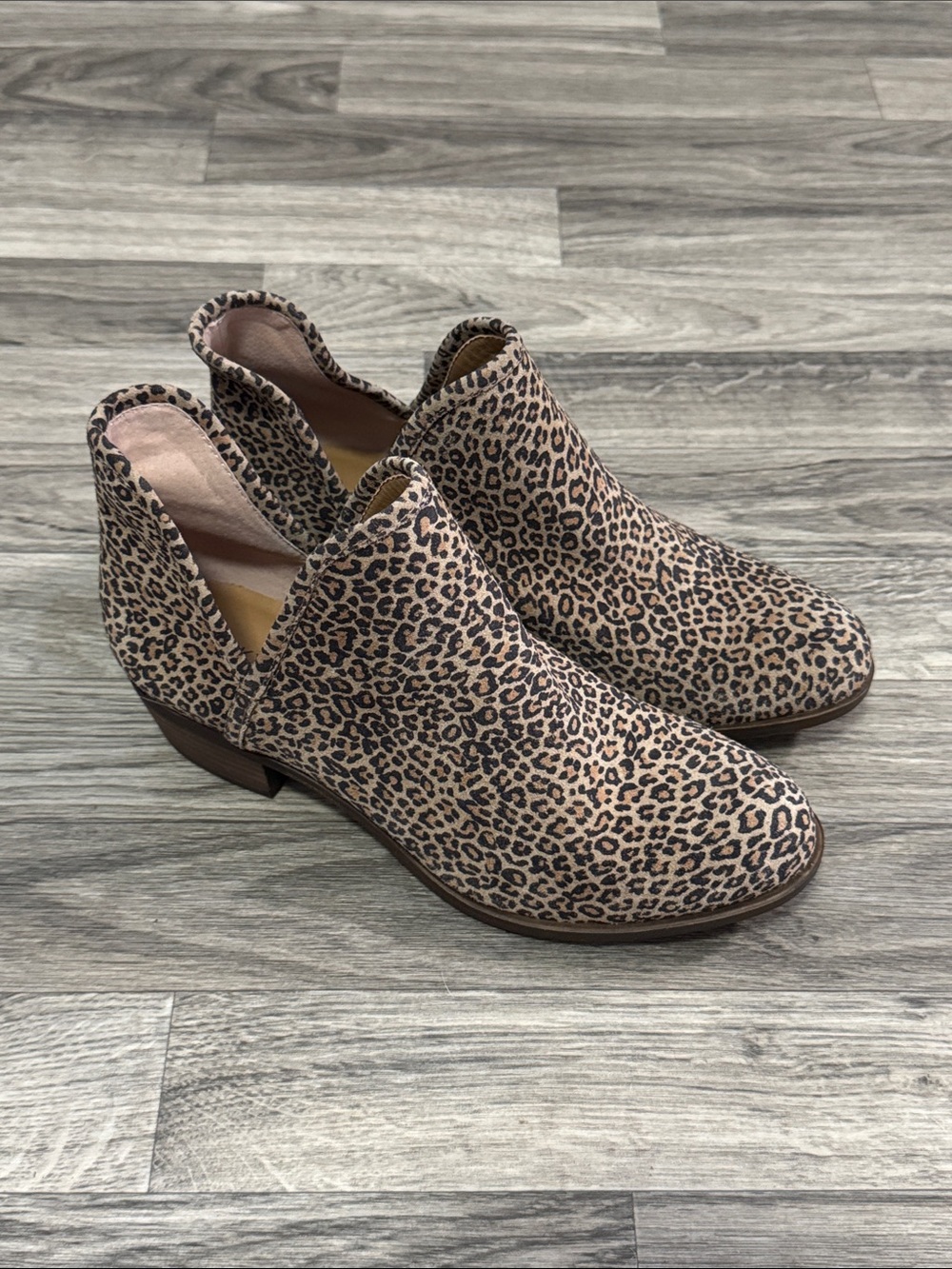 Lucky Brand Baley 2 leopard print leather upper ankle booties women’s sz 8M
